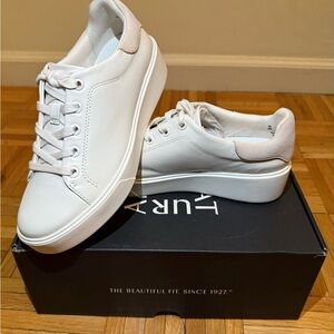 Naturalizer Morrison 2.0 Warm White Linen Leather 6W